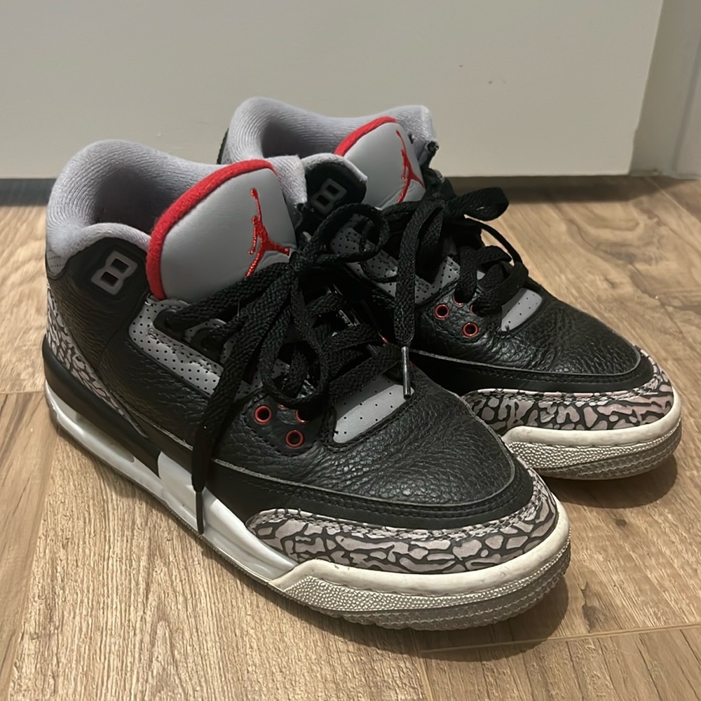 Air Jordan 3’s size 4.5